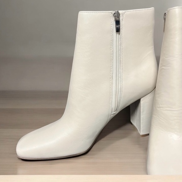 🌻NEW w/box Marc Fisher Ivory "Nebula" Square Toe Ankle Booties Size 9 - Picture 5 of 10